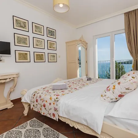 Villa Luxe Front Line Near Trogir *