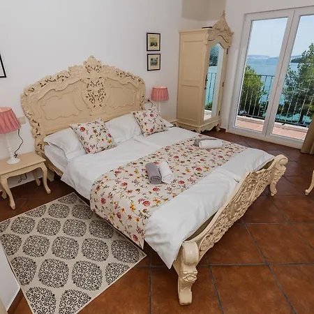 Villa Luxe Front Line Near Trogir *