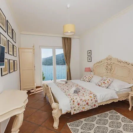 Villa Luxe Front Line Near Trogir