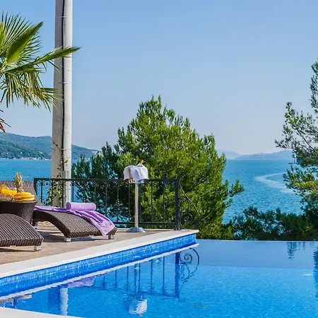 Villa Luxe Front Line Near Trogir