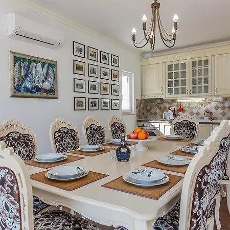 Villa Luxe Front Line Near Trogir *