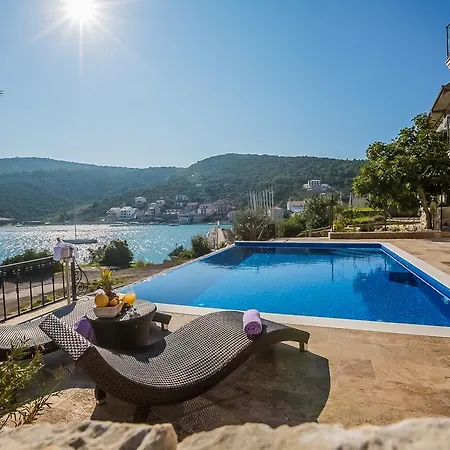 Villa Luxe Front Line Near Trogir *