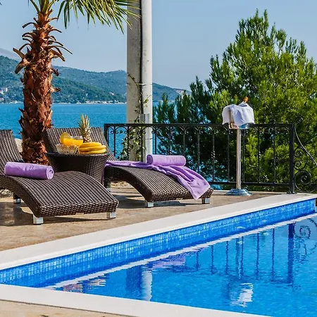 Luxe Front Line Near Trogir