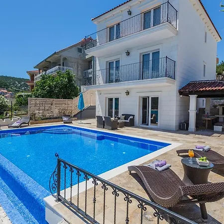 Villa Luxe Front Line Near Trogir Marina