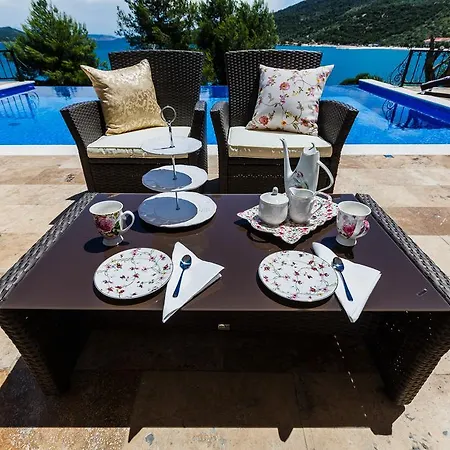 Villa Luxe Front Line Near Trogir *